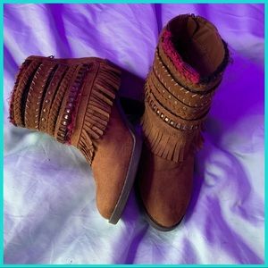 Mudd brand boho faux suede bootie heels size 8